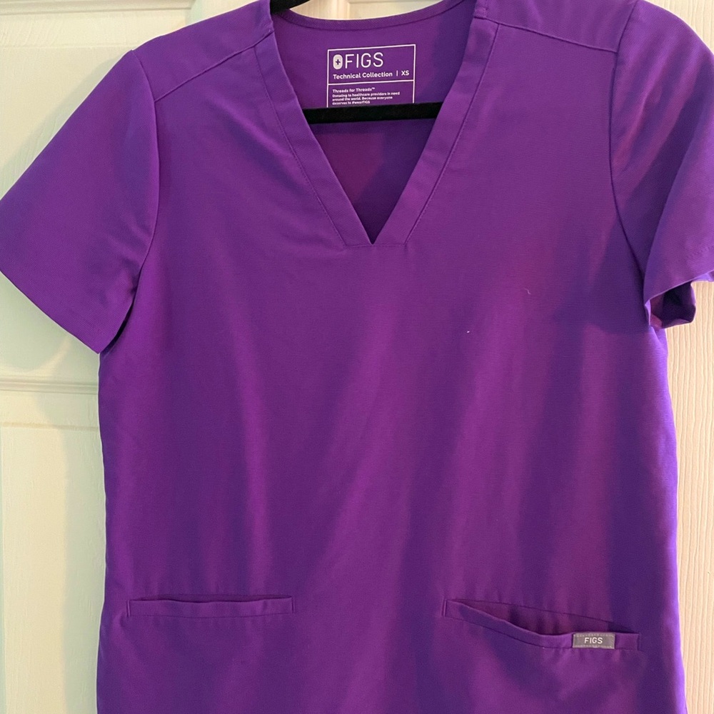 FIGS- CASMA 3 Pocket Scrub Top. Worn once.